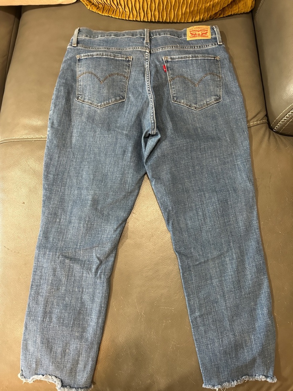 Levi’s high-rise Straight crop Women’s Blue Distressed Straight-Leg Jeans sz 32 - Picture 4 of 4